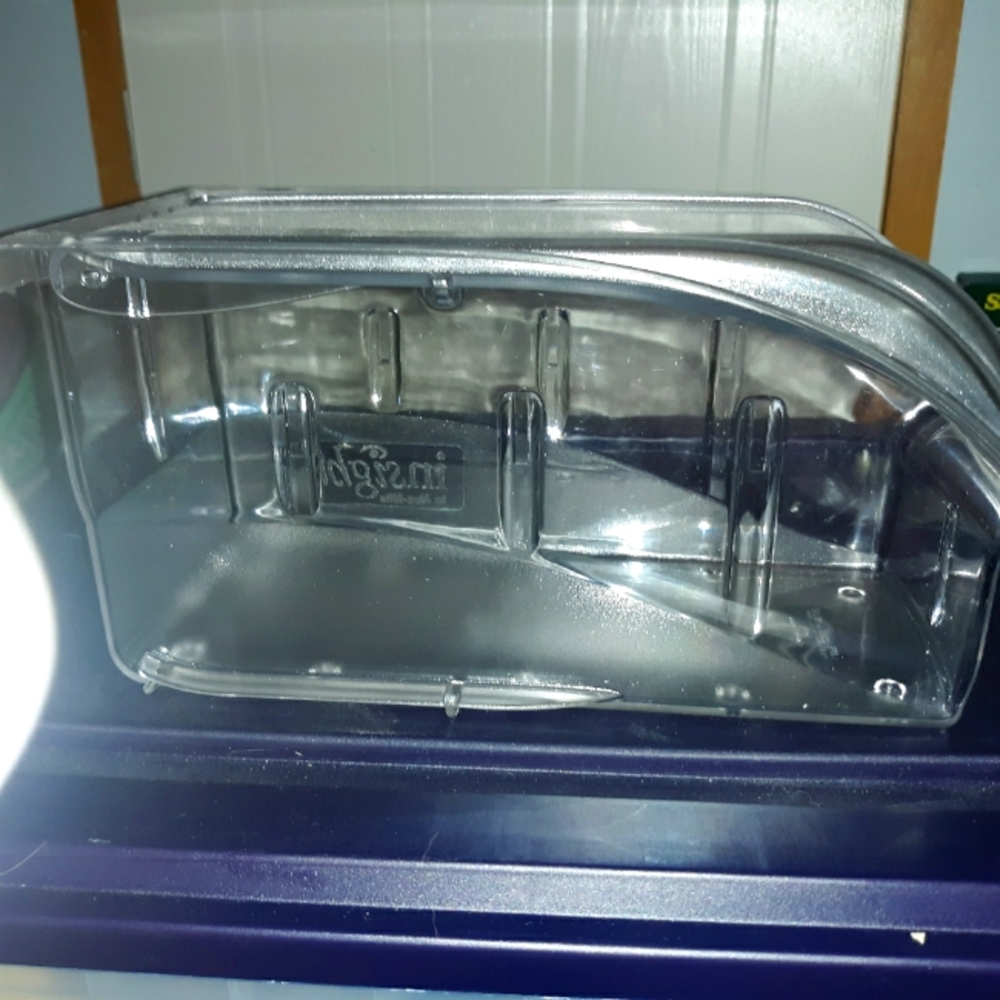 Plastic storage bin